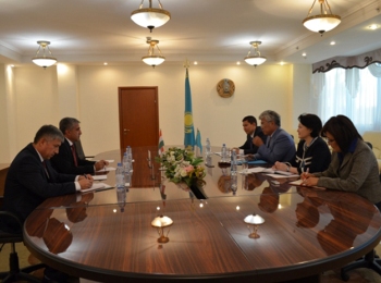 Таджикский дипломат встретился с министром по делам культуры и спорта Казахстана