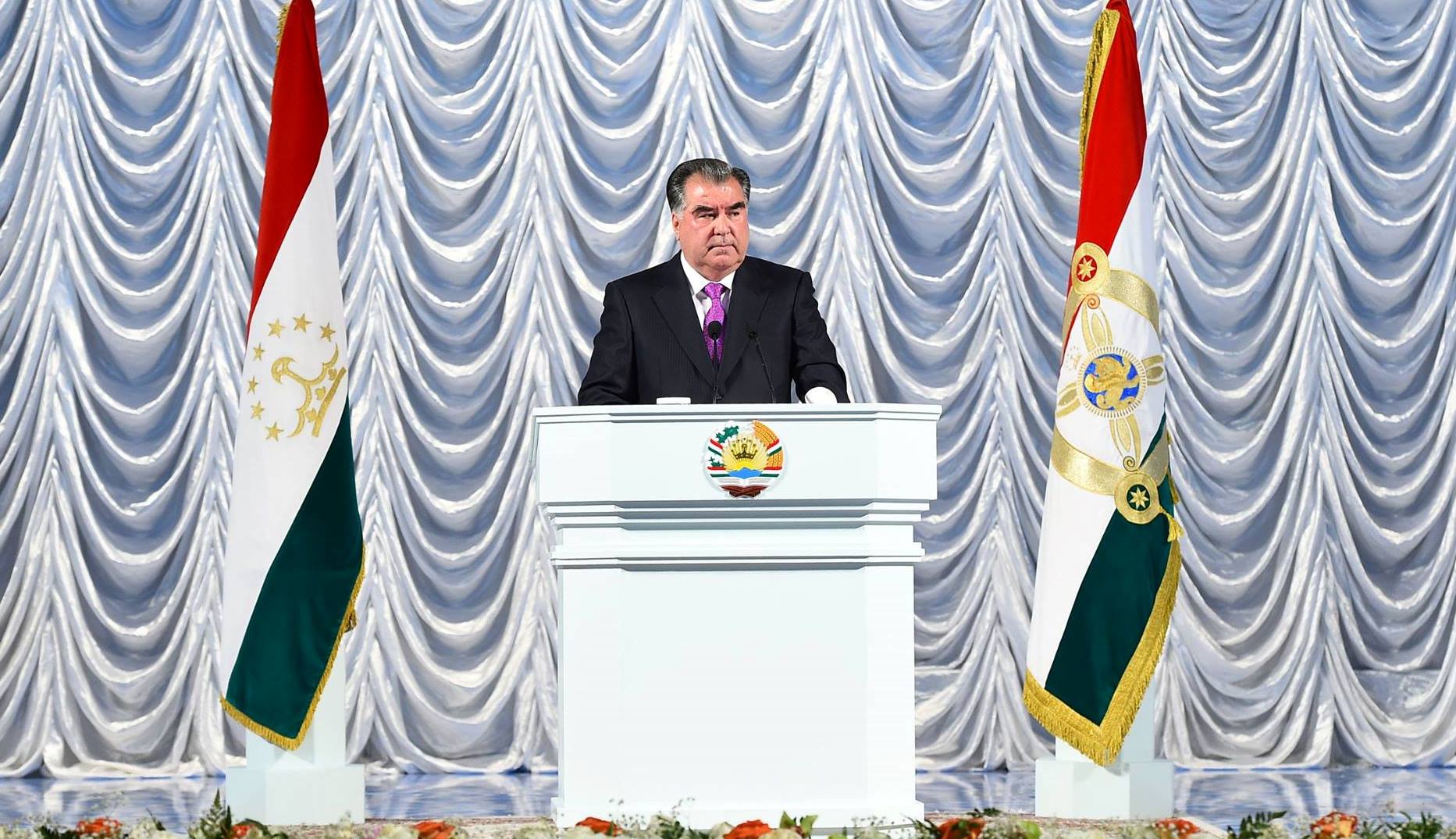 Э. Рахмон призвал таджикский народ оберегать и защищать суверенный Таджикистан