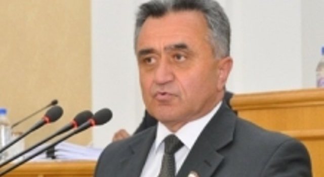 Вице-спикер парламента Таджикистана подарил пограничникам страны 200 книг из своей личной библиотеки