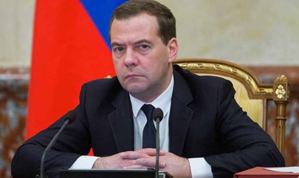 Таджикские власти объяснили Медведеву причину большого количества диссертаций