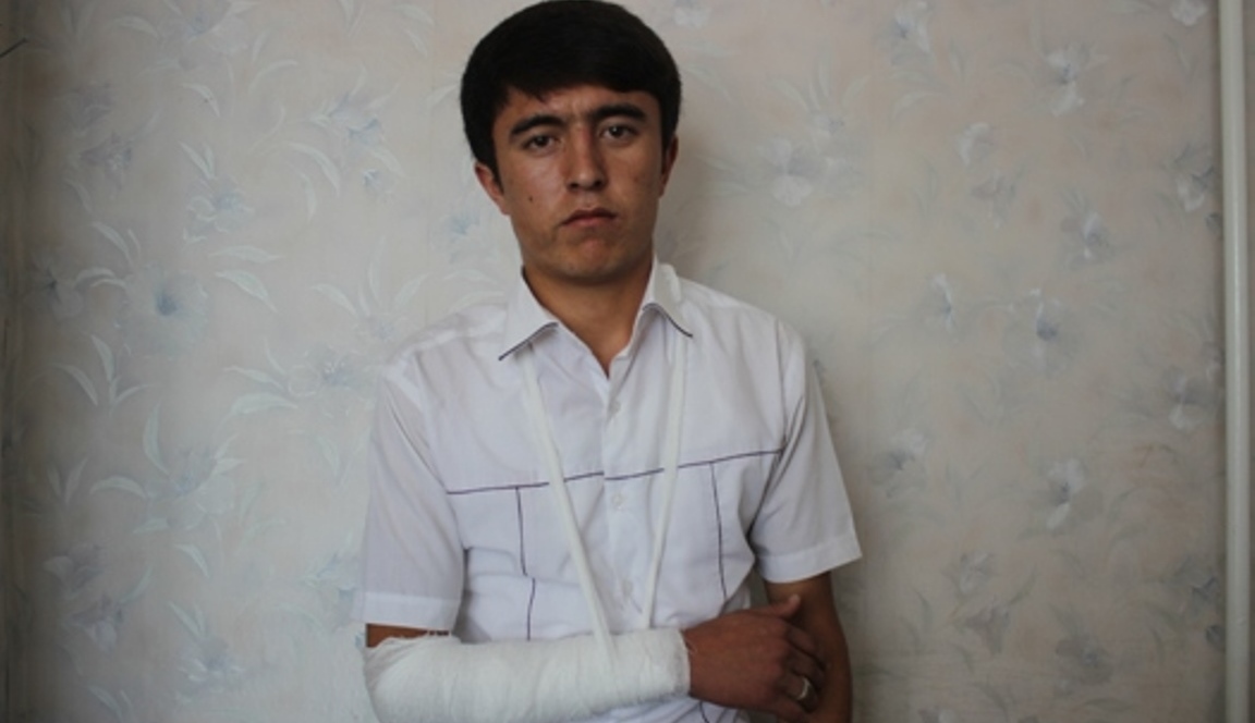 Журналист таджикского издания обвиняет сотрудников милиции в избиении
