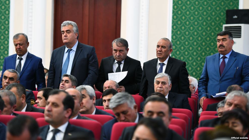 Впредь работу таджикских чиновников будут оценивать по пятибалльной шкале