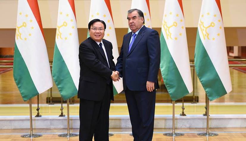 Рахмон обсудил с вице-президентом АБР грантовое финансирование таджикских проектов