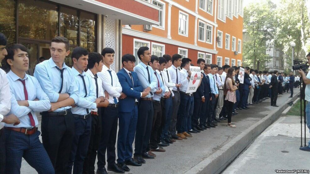 Массовые протесты таджикских студентов продолжаются