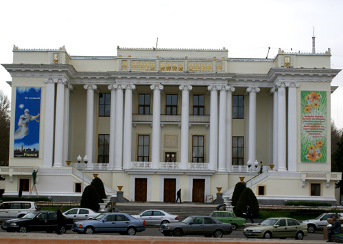 В Таджикском государственном академическом театре оперы и балета им. С. Айни состоится творческий вечер С.Никоненко