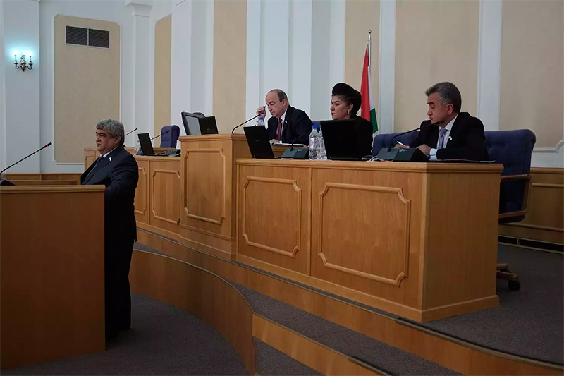 Депутаты впервые присягнут народу Таджикистана