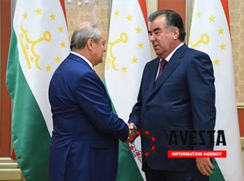 Э. Рахмон и глава МИД Узбекистана обсудили вопросы взаимных поездок граждан