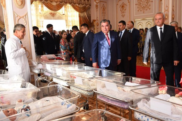 Президент открыл два дворца в Худжанде