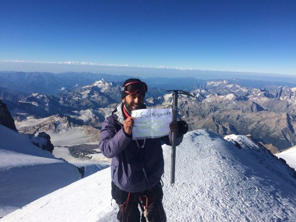 Альпинист Фарход Муминов совершил восхождение на самую высокую точку Европы