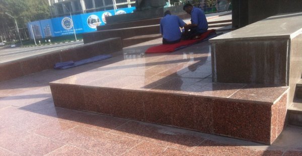 Милиционеры, вымогавшие возле памятника Сомони деньги у журналистов из Казахстана, уволены