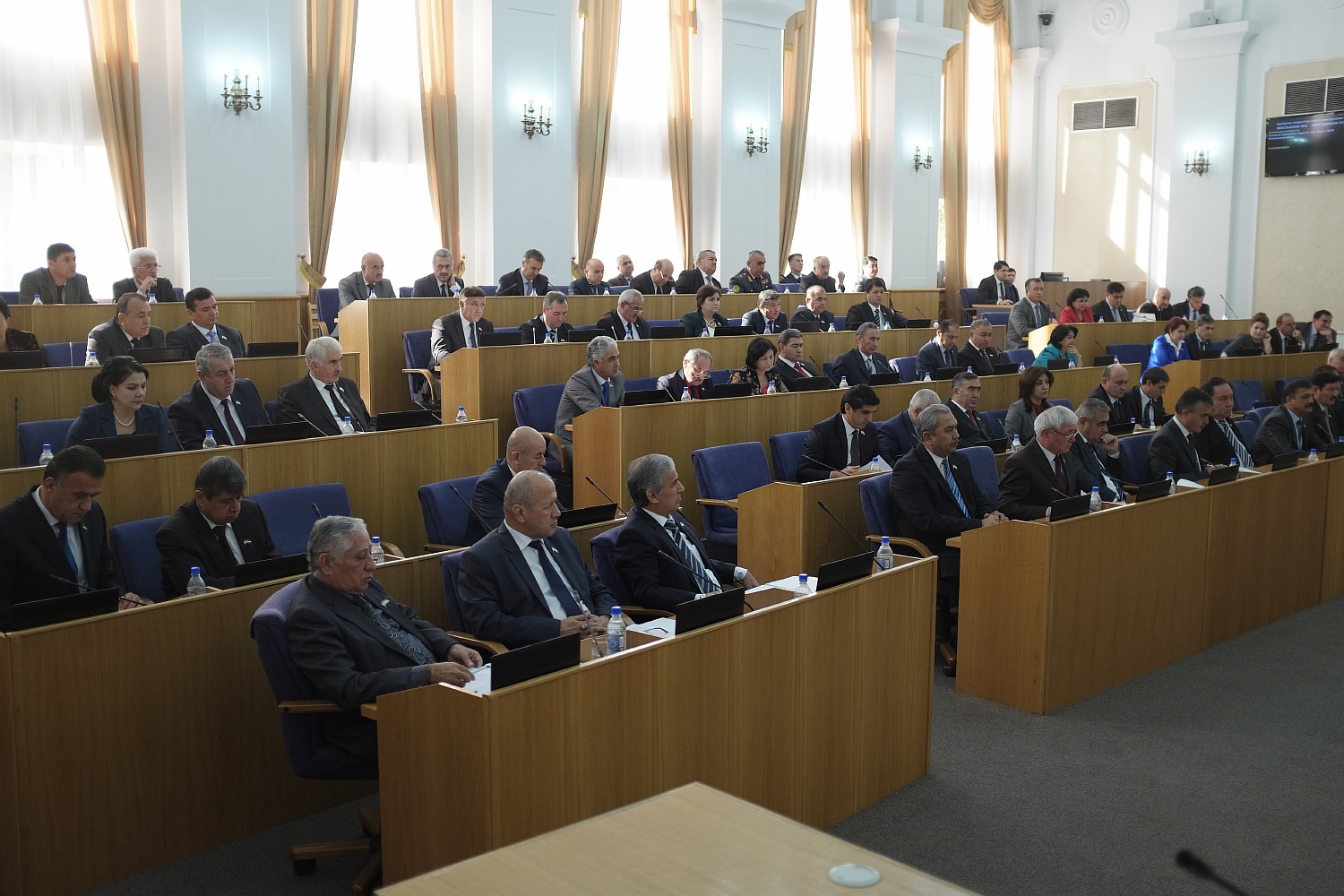Таджикские депутаты поклялись народу в верности