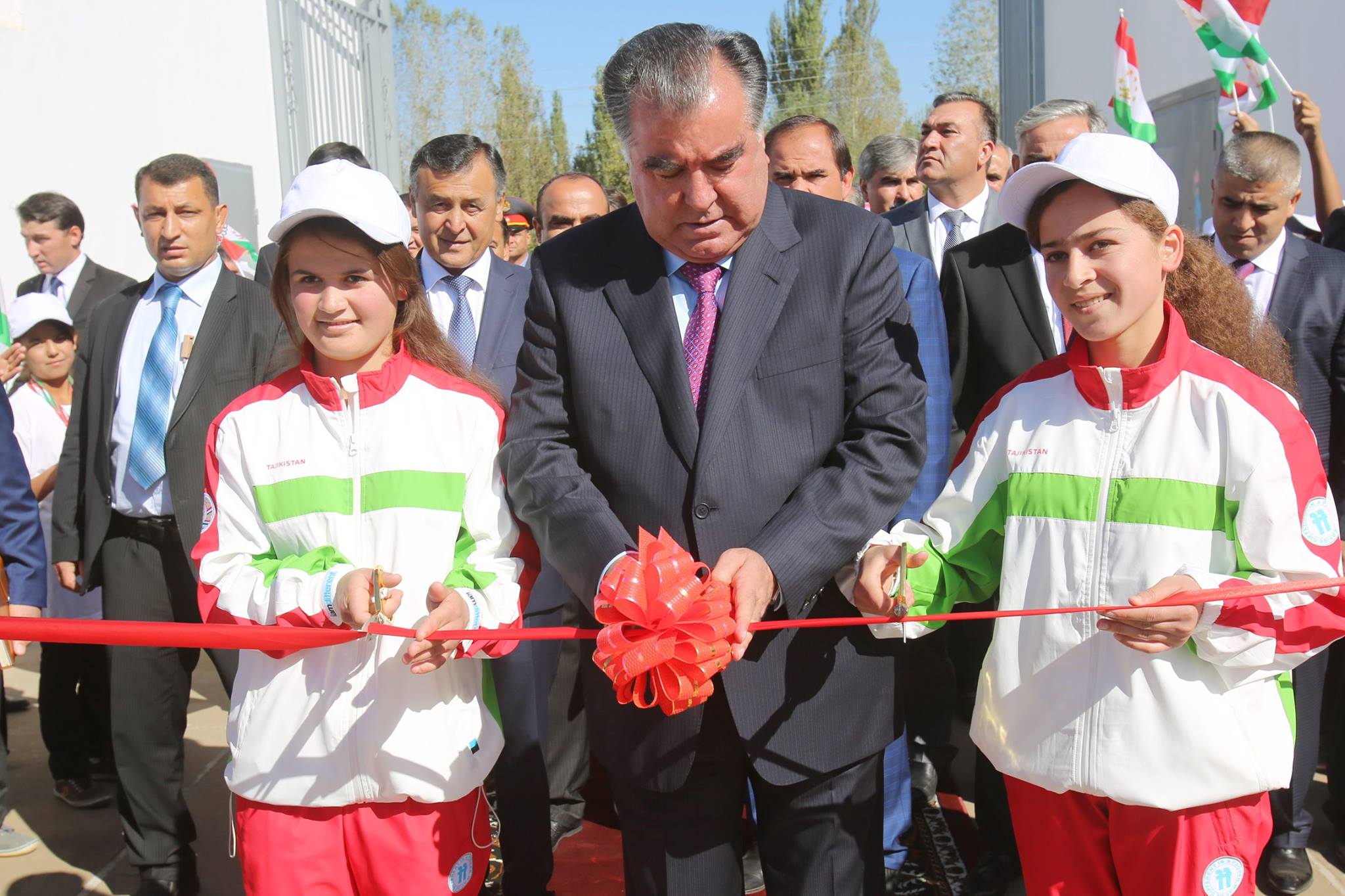 Лидер нации открыл Центральный стадион Муминабадского района