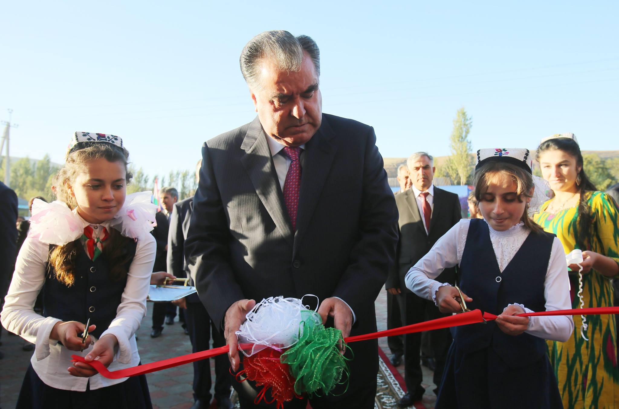 Президент страны в Восейском районе открыл среднее общеобразовательное учреждение №51