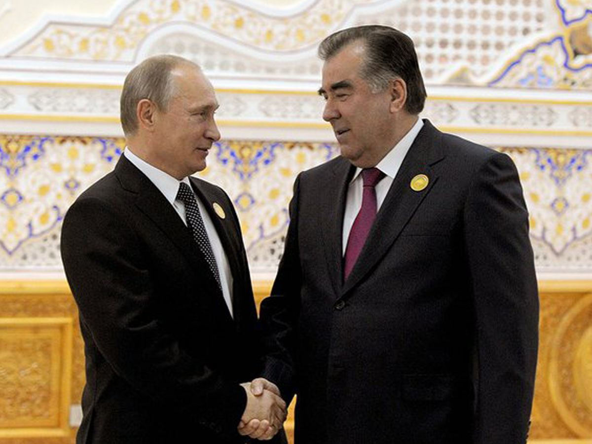 Путин поздравил президента Таджикистана с днем рождения