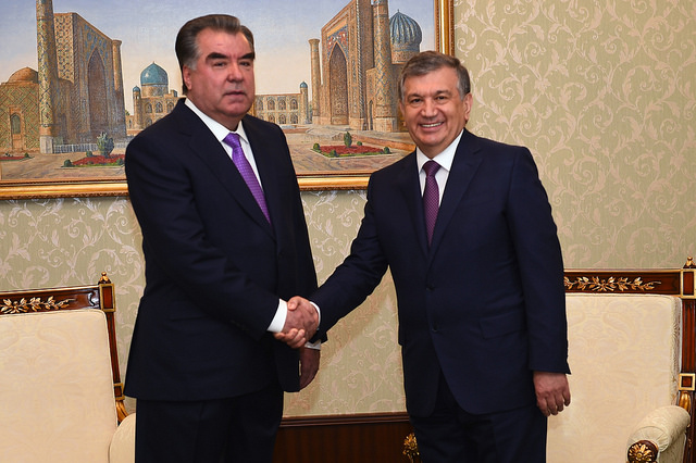 Телефонный разговор Эмомали Рахмона с Исполняющим обязанности Президента Республики Узбекистан Шавкатом Мирзиёевым