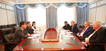 Замглавы МИД Таджикистана принял британских парламентариев