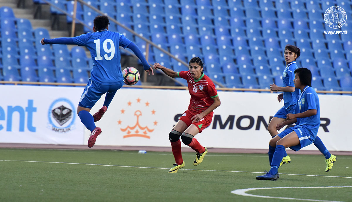 Узбекские футболистки в Душанбе обыграли таджикских сверстниц