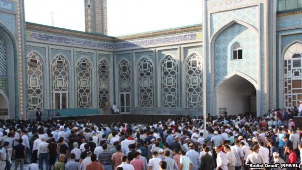 В Таджикистане предлагают молиться на таджикском языке