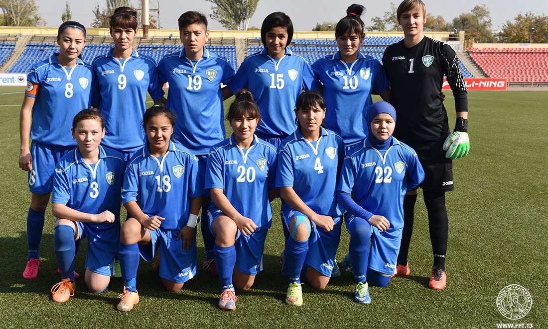 Узбекские футболистки стали лучшими на турнире в Душанбе