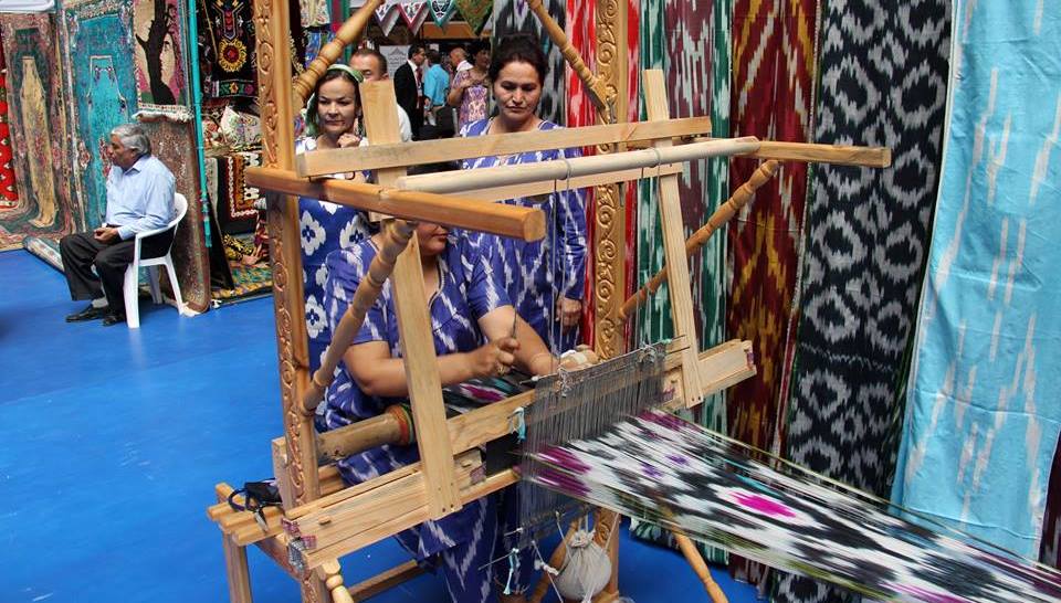 На севере Таджикистана будут возрождать ручное тканье и народные ремесла