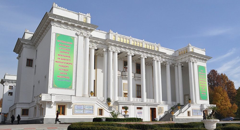 В Таджикистане отмечают День театра: любителей театрального искусства ждет много интересного
