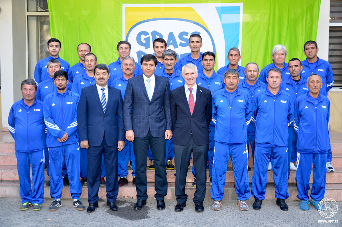 В Душанбе проходят курсы ФИФА по массовому футболу