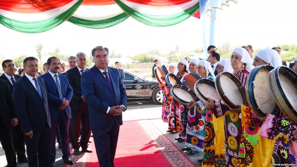 День президента Таджикистана - еще один шаг к культу личности