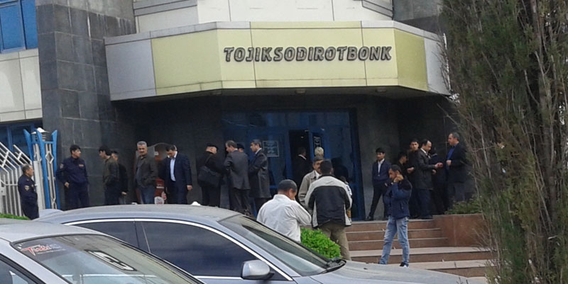 Кто защитит интересы таджикских вкладчиков?