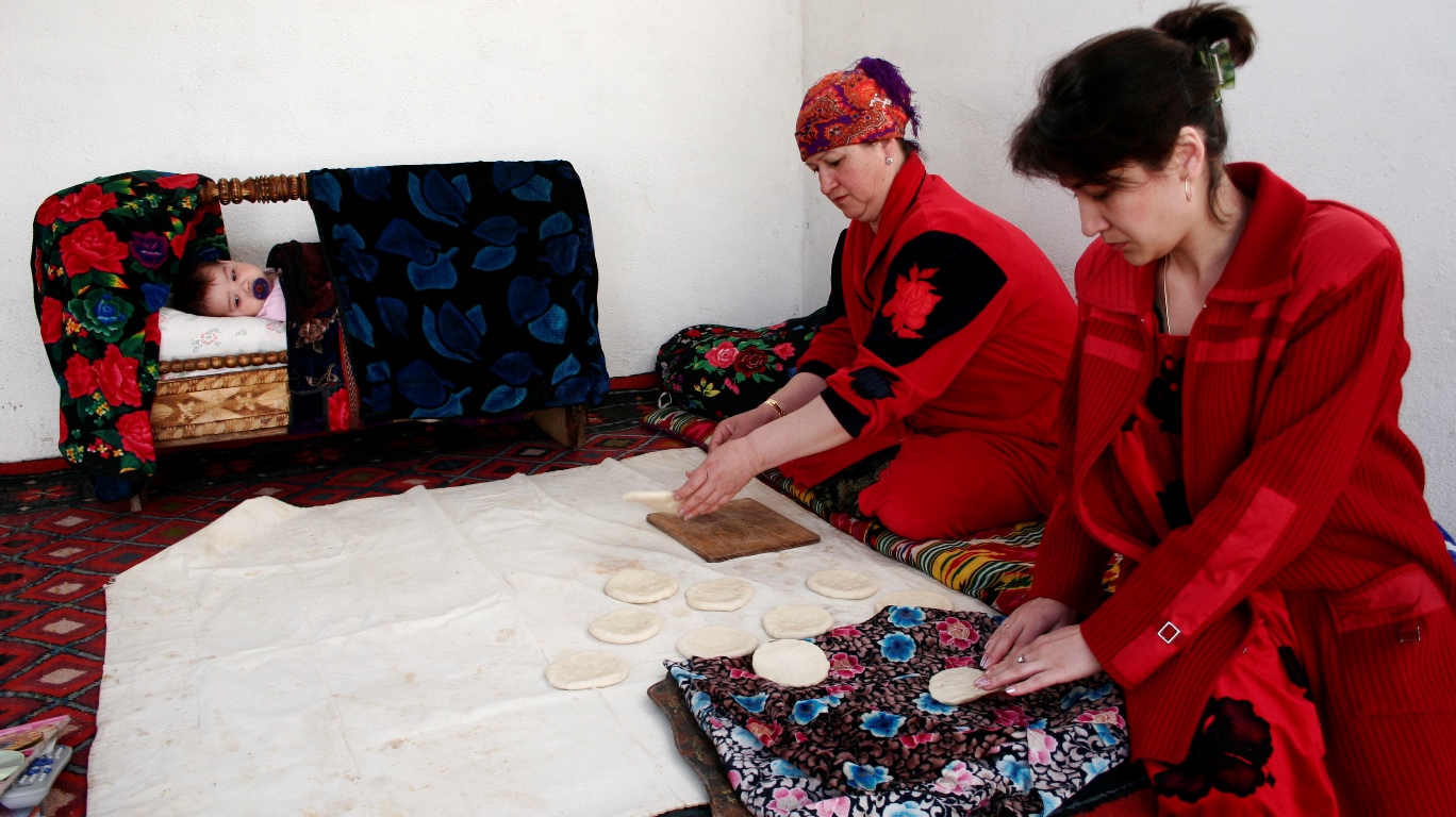 Населению Таджикистана предлагают снизить свои аппетиты и стать инвесторами