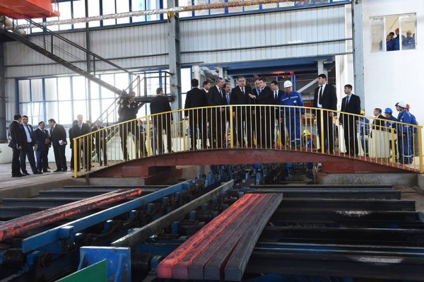 Президент открыл в Гиссаре металлургический комбинат