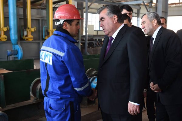 Президент открыл в Гиссаре металлургический комбинат