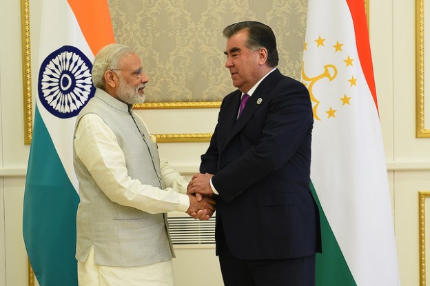 Президент Таджикистана Эмомали Рахмон и Премьер-министр Индии Нарендра Моди, Душанбе, июнь 2016