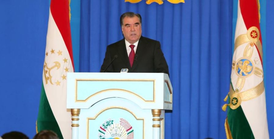 Эмомали Рахмон обещает таджикистанцам энергетическую независимость через три года