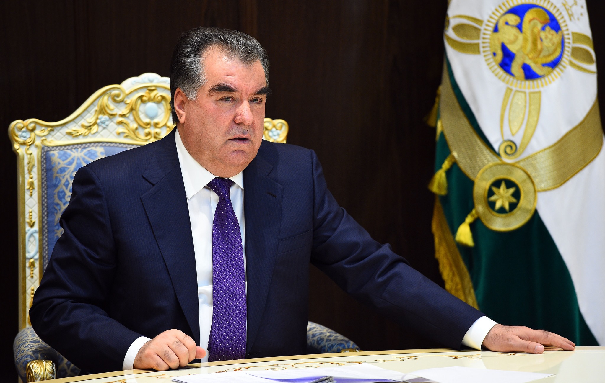 Эмомали Рахмон раскритиковал сферу образования Советского Таджикистана