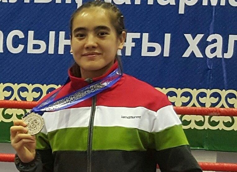 Шоира Зулкайнарова выиграла серебро Кубка мира по боксу