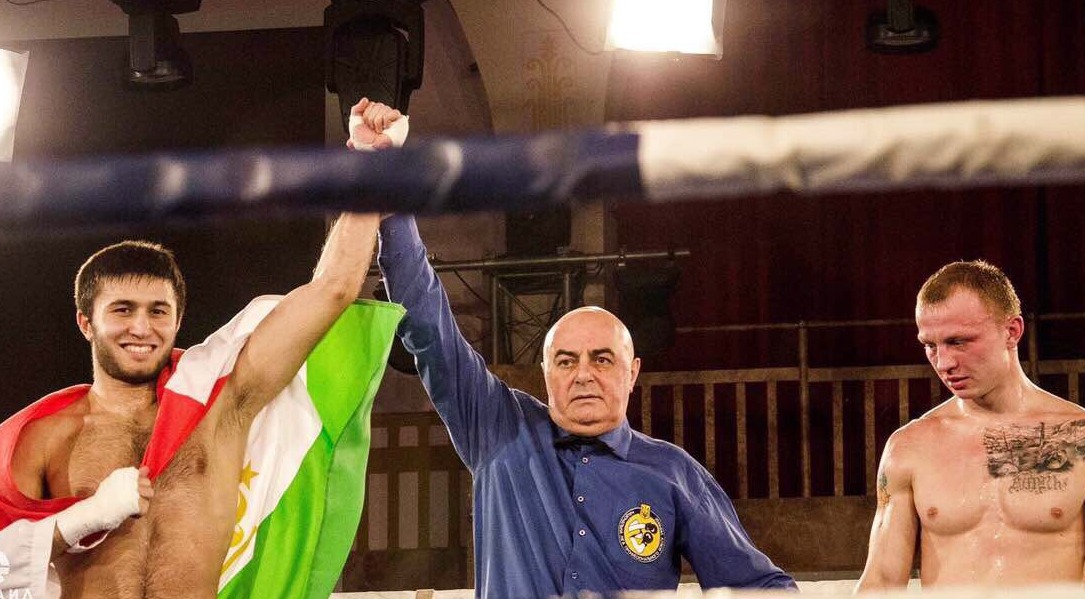 Таджикский боксер выиграл профессиональный бой на Украине