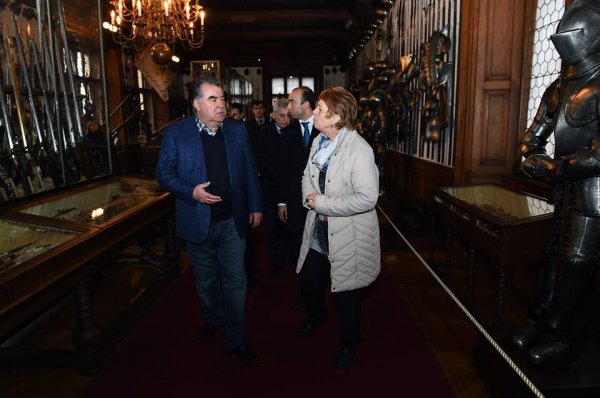 Президент побывал с экскурсией в старинном чешском замке