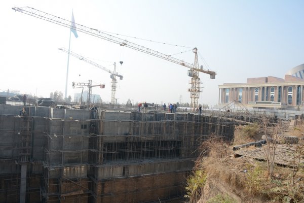 Как строят в Душанбе самый большой театр Центральной Азии