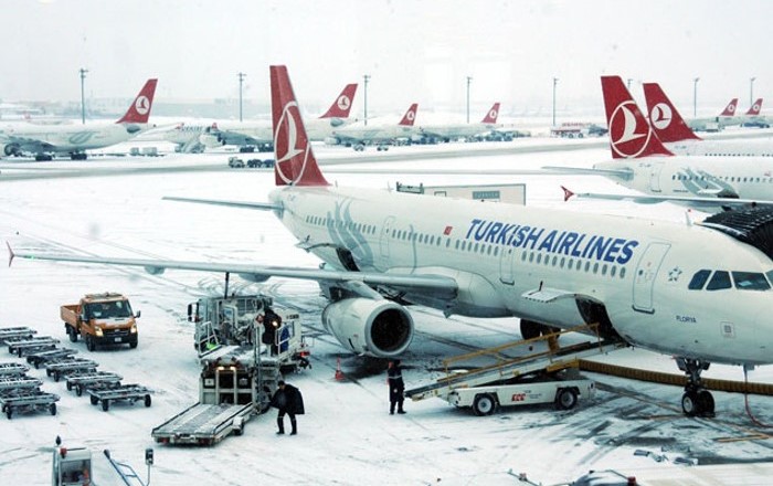 Таджикские пассажиры летели в Стамбул, а приземлились в Измире