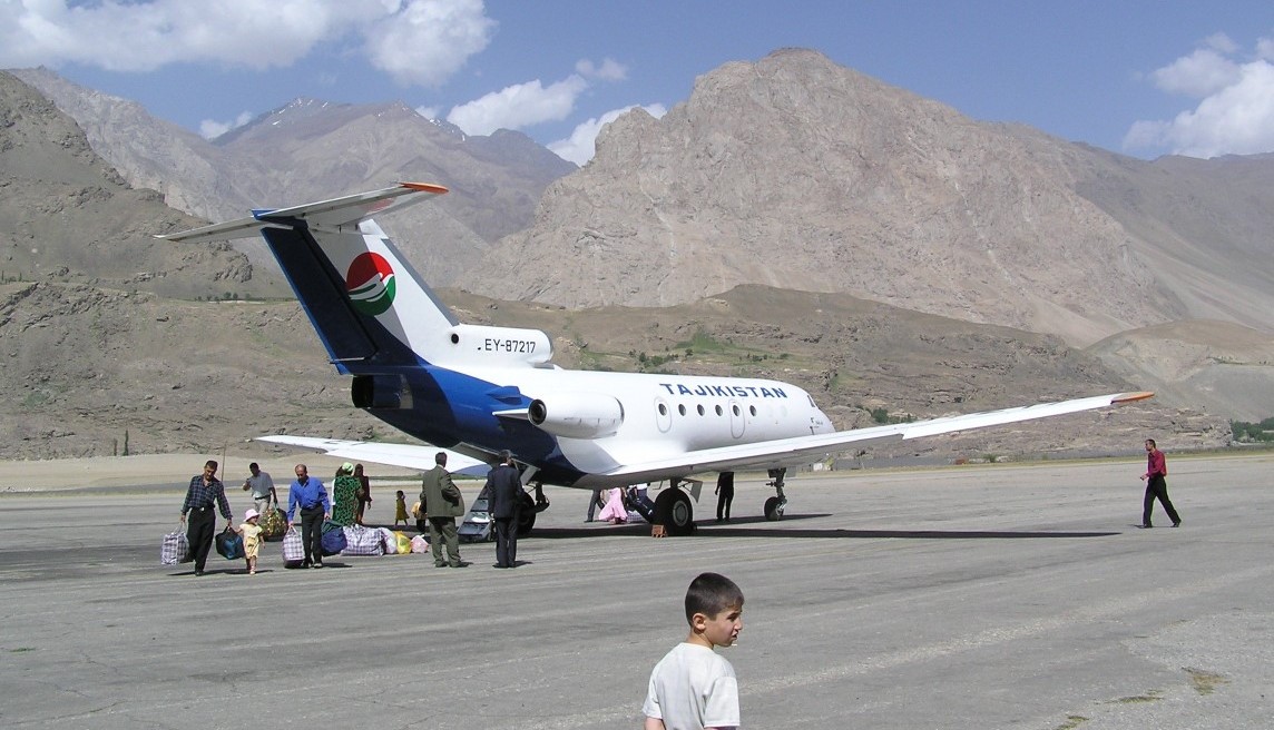 «Таджик Эйру» поручили возобновить авиасообщение между Душанбе и Хорогом