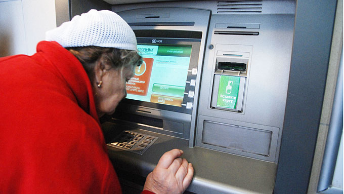 Таджикские пенсионеры к апрелю будут полностью обеспечены банковскими платежными картами