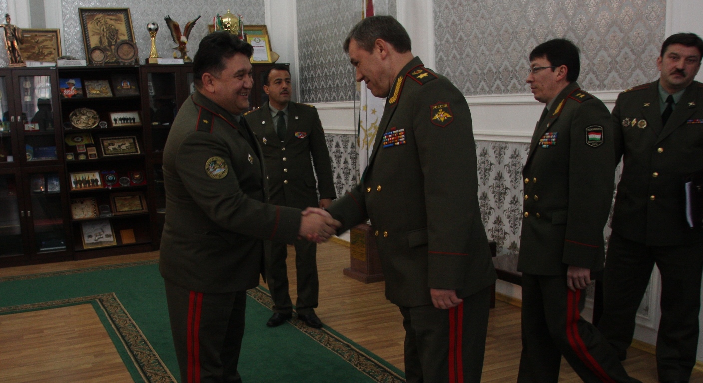 Зариф Шарифзода и Валерий Герасимов, начальник Генерального штаба Вооружённых Сил Российской Федерации. Душанбе, 2013 год