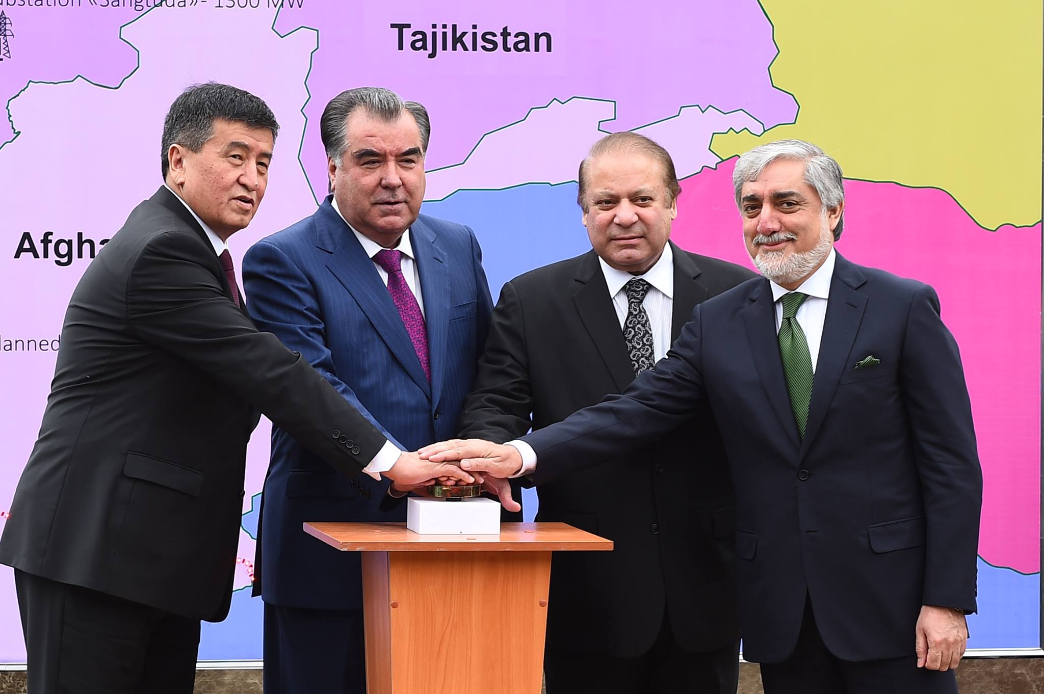 Президент Таджикистана и премьер Пакистана договорились встретиться лично