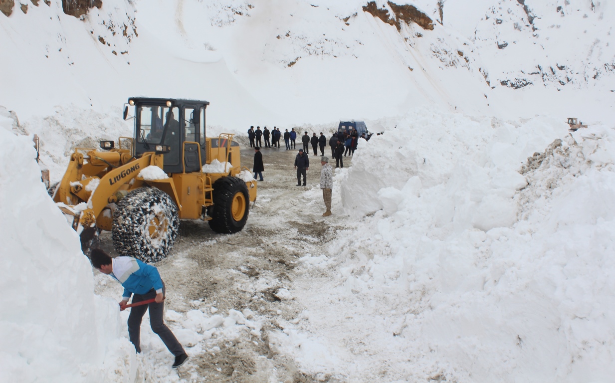 Автосообщение между севером Таджикистана и столицей частично восстановлено