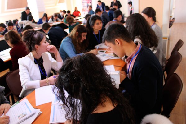 Более 120 молодых активистов из Душанбе и РРП участвуют в экономическом лагере