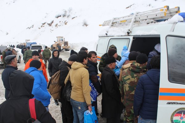 В Таджикистане под снежными лавинами погибли семь человек