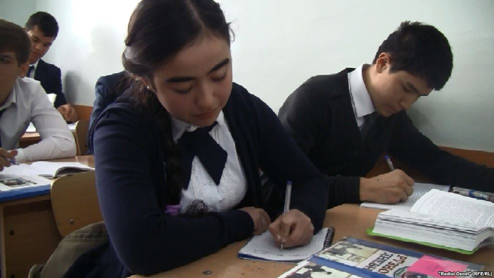 Первый звонок в школах Таджикистана прозвучит 1 августа?