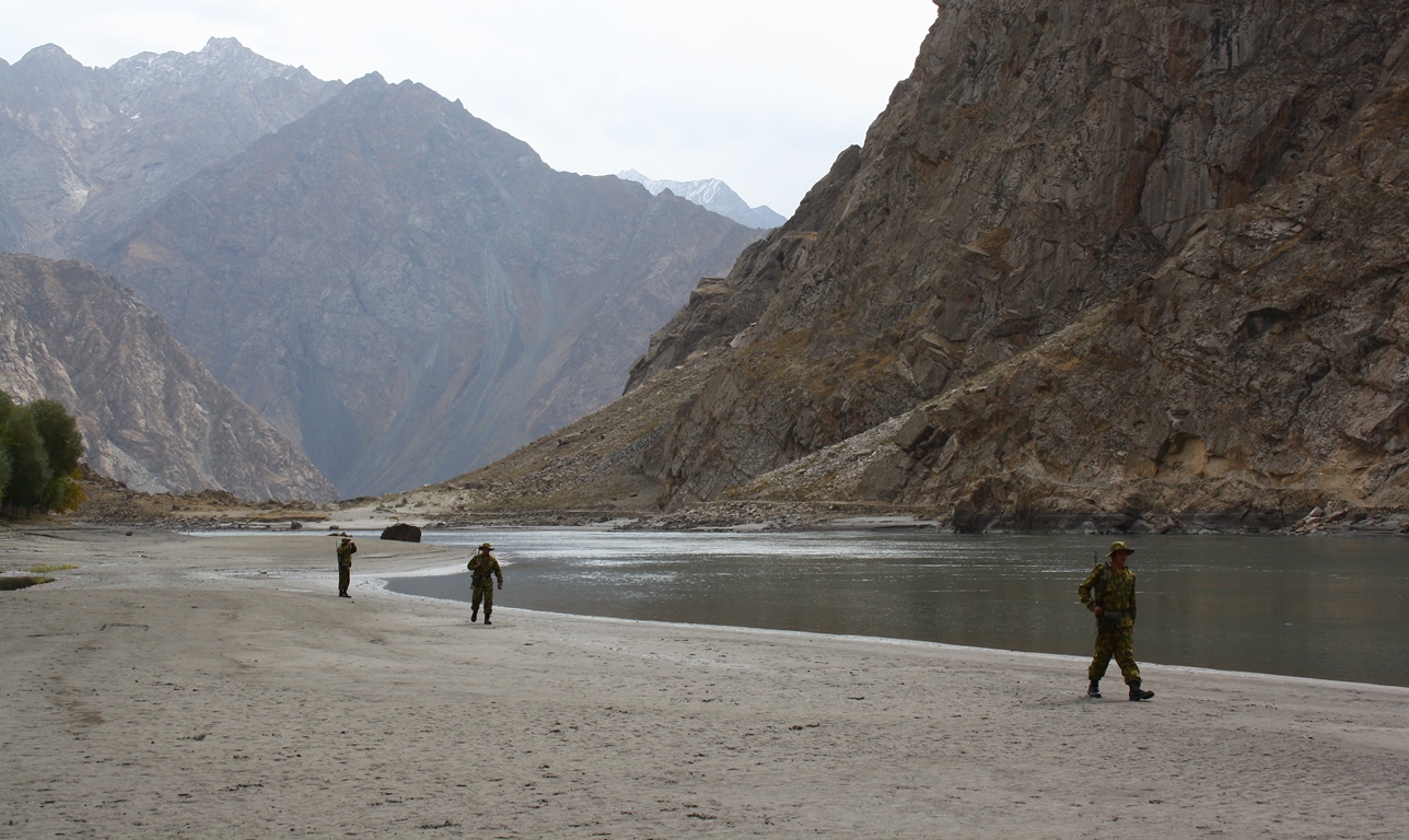 На таджикско-афганской границе нейтрализованы три контрабандиста