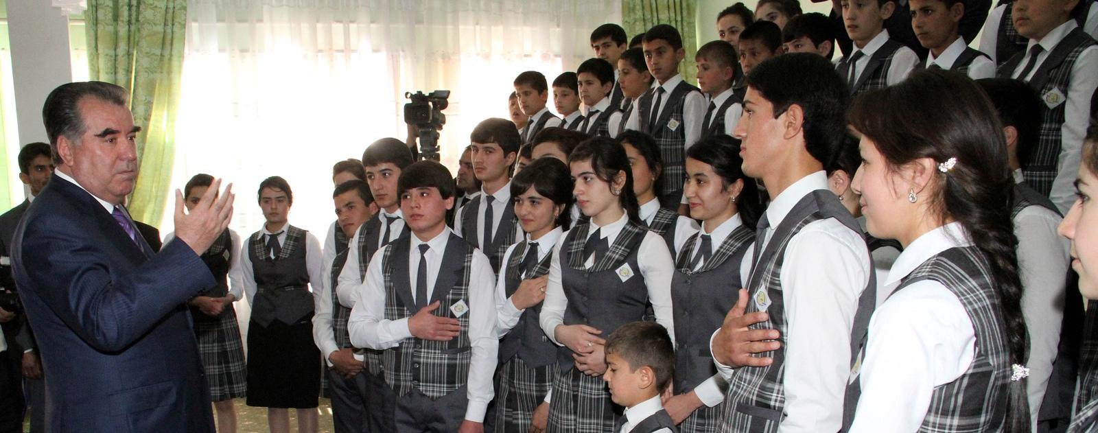 В таджикских школах увеличат часы преподавания русского языка