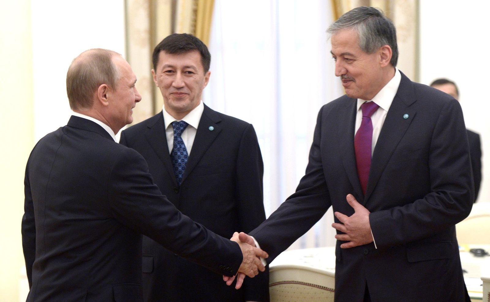 Президент России наградил орденом Дружбы министра иностранных дел Таджикистана